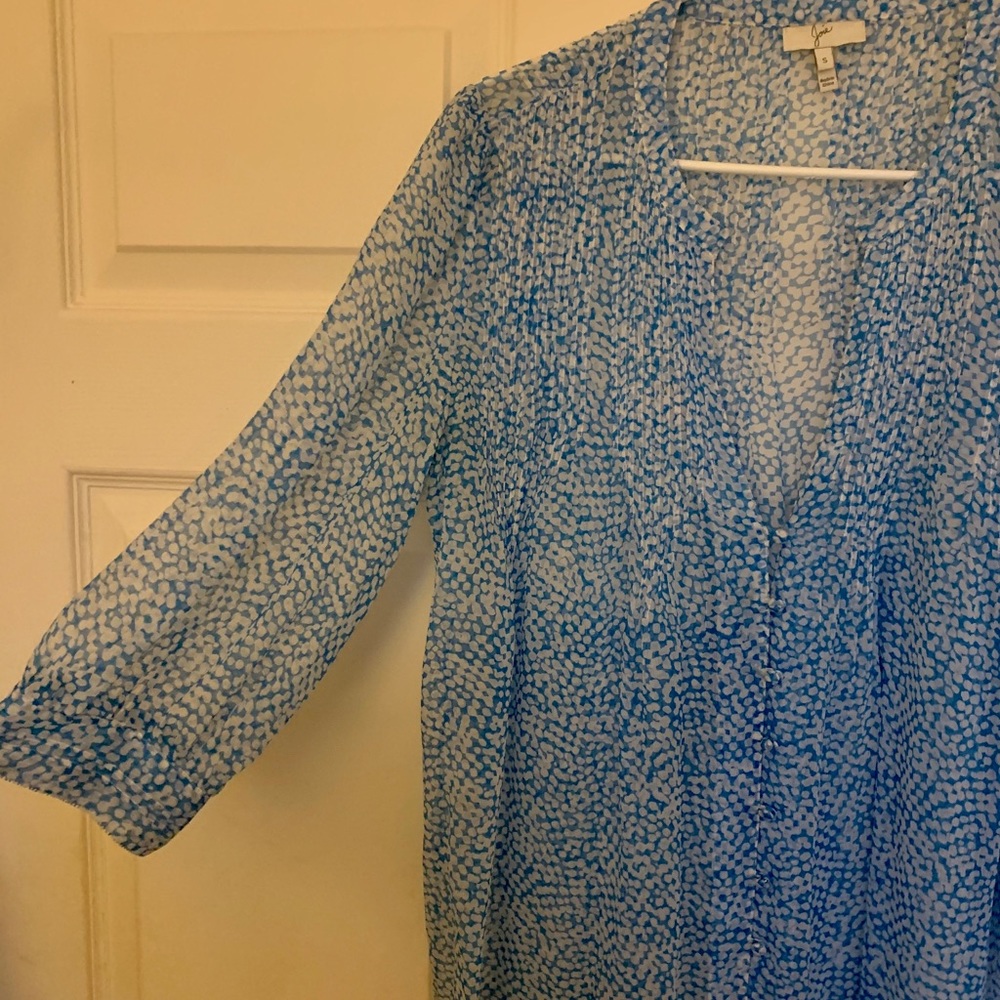 See through top to be layered with under shirt